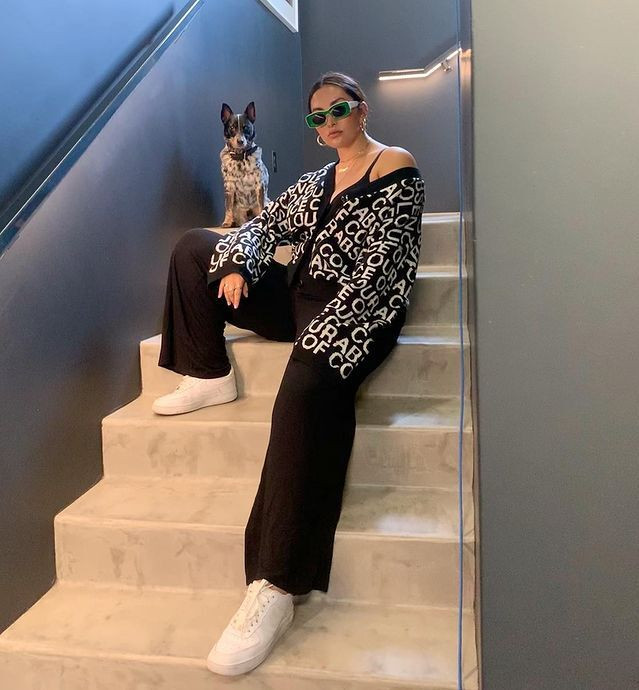 Năm 12 tuổi, Yumi Nu tự tin tham gia trình diễn thời trang ở trường với thân hình khác biệt.