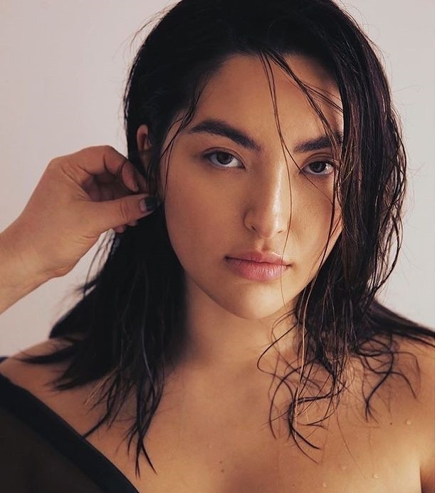 Yumi Nu vừa trở thành gương mặt gây chú ý khi được tạp chí áo tắm Sports Illustrated kí hợp đồng làm người mẫu ngoại cỡ.