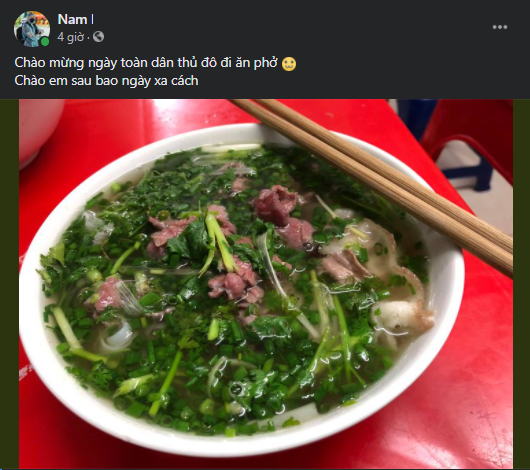 Chủ đề ăn phở ở Hà Nội dường như "chiếm sóng" trên mạng xã hội sáng nay.