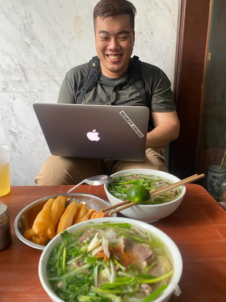 Dù vẫn cần tuân theo những quy tắc nghiêm ngặt để phòng chống dịch nhưng không thể phủ nhận rằng, việc được mở bán, việc được đi ăn ngoài hàng đã khiến người dân ở Hà Nội sung sướng cỡ nào sau khi lệnh nới lỏng giãn cách tại Hà Nội được công bố.