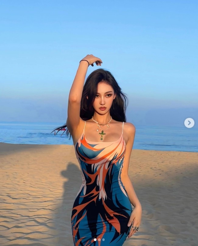 Ngoài những đặc điểm nhan sắc bẩm sinh, người đẹp xứ tỷ dân dành thêm thời gian chăm sóc cơ thể để duy trì vẻ trẻ đẹp, nóng bỏng.