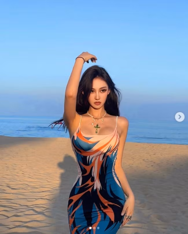 Ngoài những đặc điểm nhan sắc bẩm sinh, người đẹp xứ tỷ dân dành thêm thời gian chăm sóc cơ thể để duy trì vẻ trẻ đẹp, nóng bỏng.