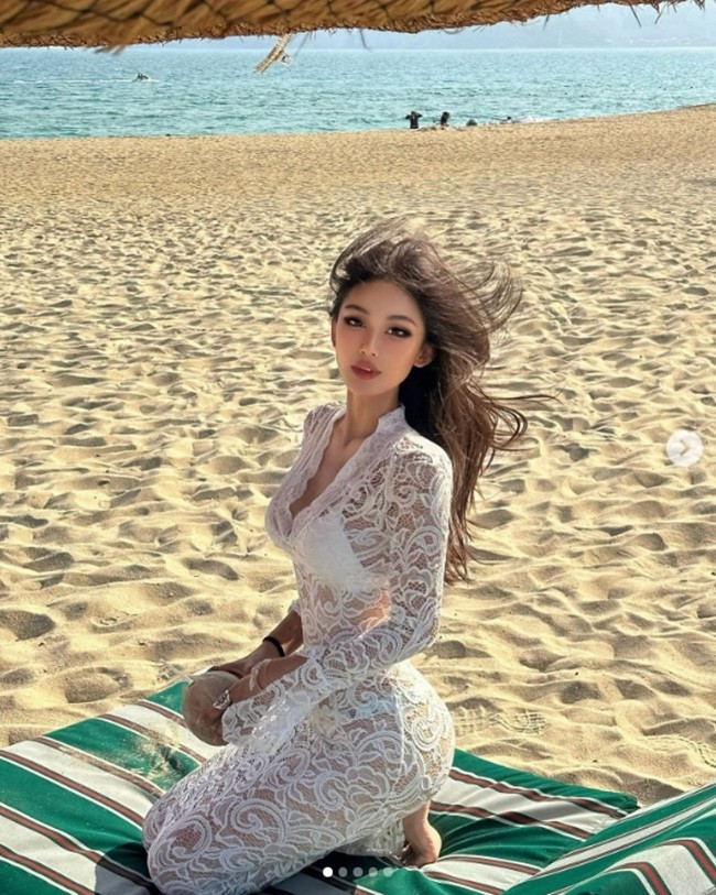 Body mảnh mai, nhỏ nhắn của Twinkle rất hợp với những tiêu chuẩn sắc đẹp thịnh hành tại xứ tỷ dân, do đó mỗi hình ảnh người đẹp đăng tải trên mạng xã hội đều nhận vô số lượt tương tác tích cực.