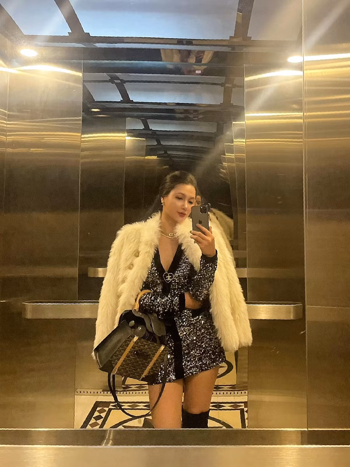 Được khen ngợi là một trong những MC xinh đẹp, quyến rũ với vóc dáng đồng hồ cát, Minh Hà từng cho biết cô chưa bao giờ đụng dao kéo để có vẻ đẹp hiện tại.