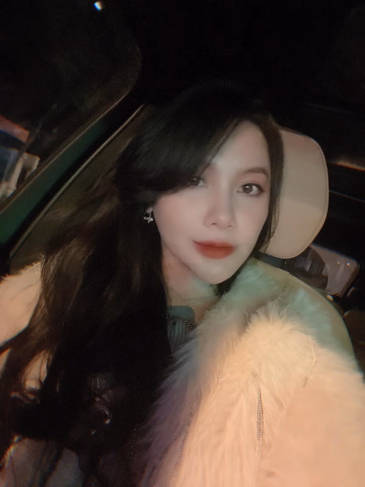 Sau khi rời VTV, Minh Hà cho biết cô vẫn thường xuyên nhận được những kịch bản phim và lời mời tham gia chương trình truyền hình. Nhưng với cựu nữ MC này vấn đề quan trọng vẫn là yếu tố thời gian và mức độ hứng thú của bản thân chưa đáp ứng được để cô có thể quay lại với phim ảnh, với truyền hình.