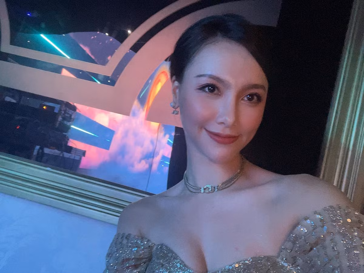 Trên trang cá nhân, công chúng và những người yêu mến cô vẫn thấy Minh Hà đăng tải những hình ảnh quyến rũ gợi cảm, đi du lịch và tận hưởng cuộc sống.