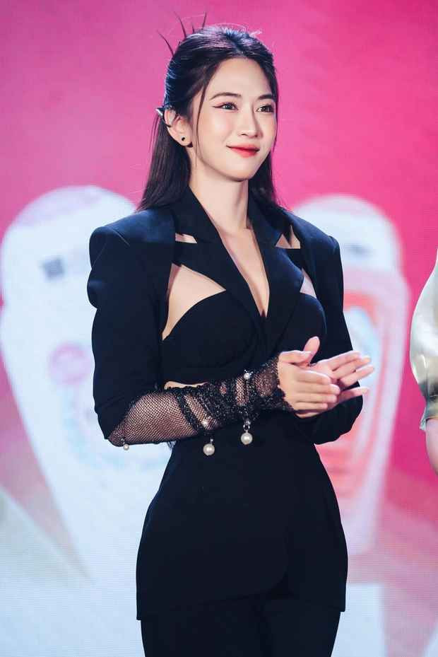 ‏Kể về lần đầu tiên kiếm được tiền trên nền tảng này, Lê Bống cho biết: "Lúc tôi tham gia TikTok được 1 tháng thì có chương trình TikTok all star. Tôi tham gia và nhận được 500.000 đồng tiền thưởng nên tôi càng hào hứng chơi Tiktok".‏