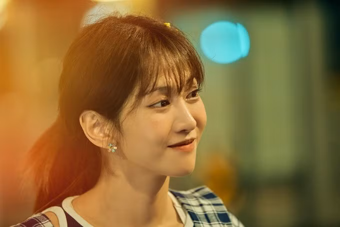 Lê Bống đã và đang tham gia diễn xuất trong một số bộ phim như: Điệp Vụ Vinh Quang, Chỉ Khi Anh Một Mình, Chuyện Tình Anh Thanh Niên, Thật Lòng Yêu, Cô Gái Vàng… Cô cũng góp mặt trong MV triệu view Cô Gái Vàng của nam ca sĩ HuyR.