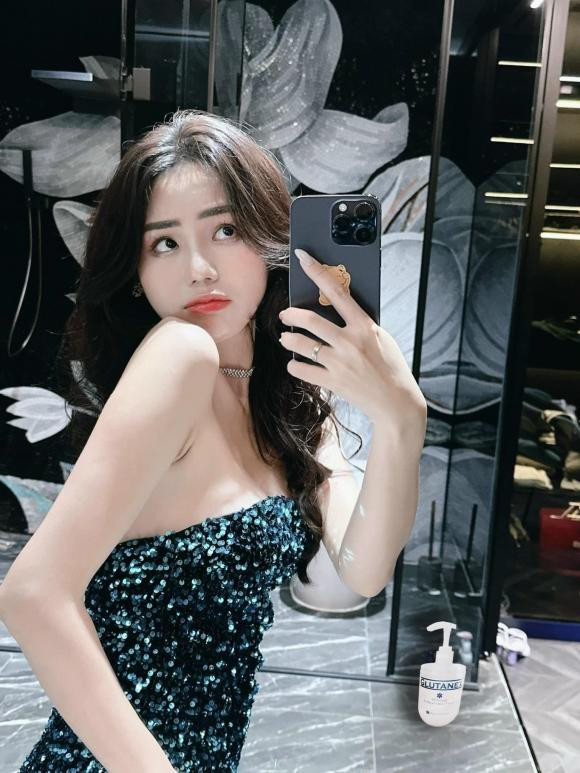 Hương Ly được khen nhan sắc ngày càng thăng hạng sau "dao kéo".