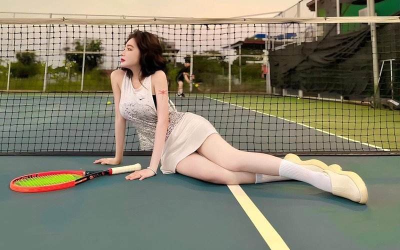 Gout thời trang quyến rũ của mỹ nhân 8X cũng nhiều lần khiến người xem mê mẩn. Cách đây chưa lâu, Elly Trần đã xuất hiện với bộ cánh đậm chất mùa hè.