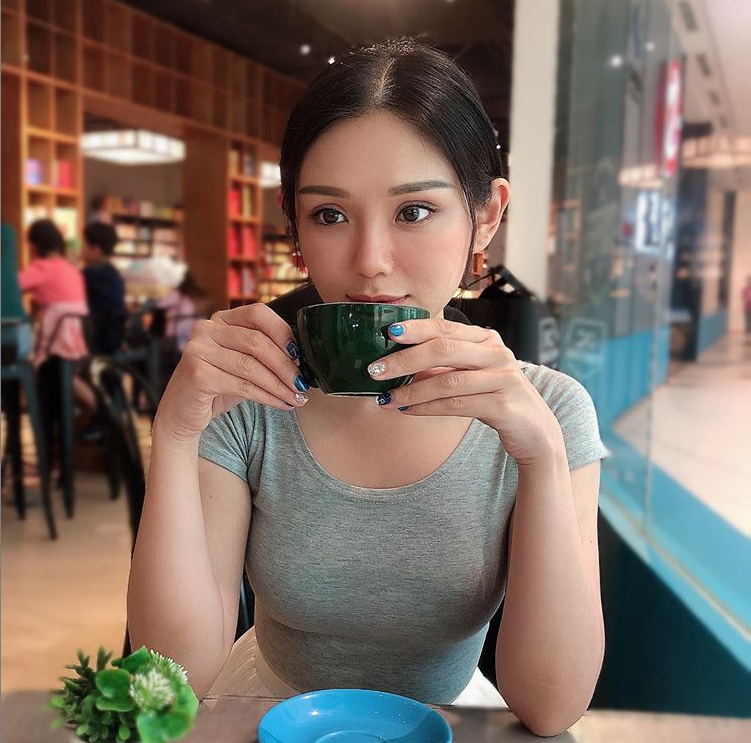 Gương mặt đẹp cùng thân hình chuẩn từng centimet, nữ bác sĩ người Malaysia khiến nhiều người phải phát sốt vì mình,