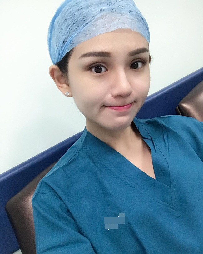 Caroline Tan bắt đầu được biết đến sau bài đăng khuyến cáo người dân bảo vệ sức khỏe của bản thân và cộng đồng trong cao điểm dịch COVID-19.