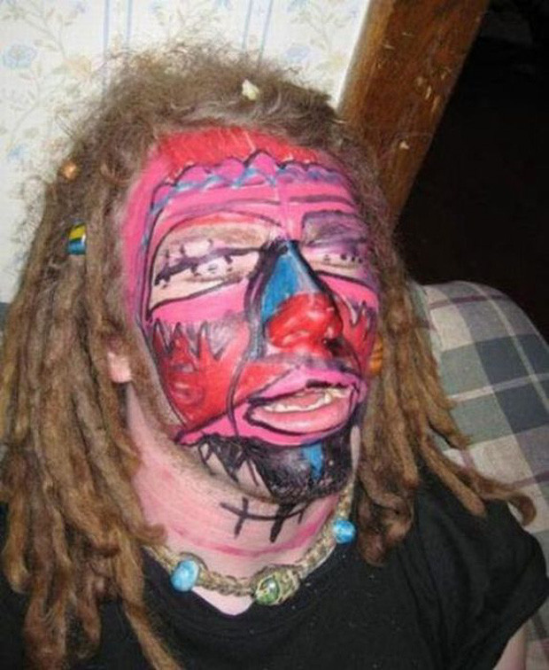 Chuyện say rượu thì ai cũng đã từng một lần trải qua. Uống bao nhiêu để bị say thì không có gì đáng nói, vấn đề là trong lúc say bạn có làm việc gì ngớ ngẩn không mới là điều quan trọng.