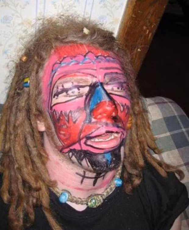 Chuyện say rượu thì ai cũng đã từng một lần trải qua. Uống bao nhiêu để bị say thì không có gì đáng nói, vấn đề là trong lúc say bạn có làm việc gì ngớ ngẩn không mới là điều quan trọng.