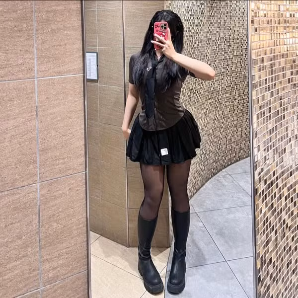 Sinh ra trong gia đình không có ai theo nghiệp thể thao, Anh Thơ không ngờ có một ngày sẽ trở thành vận động viên. Lúc còn ngồi trên ghế nhà trường, cô gái quê Bắc Ninh không tham gia bất cứ môn thể thao nào.