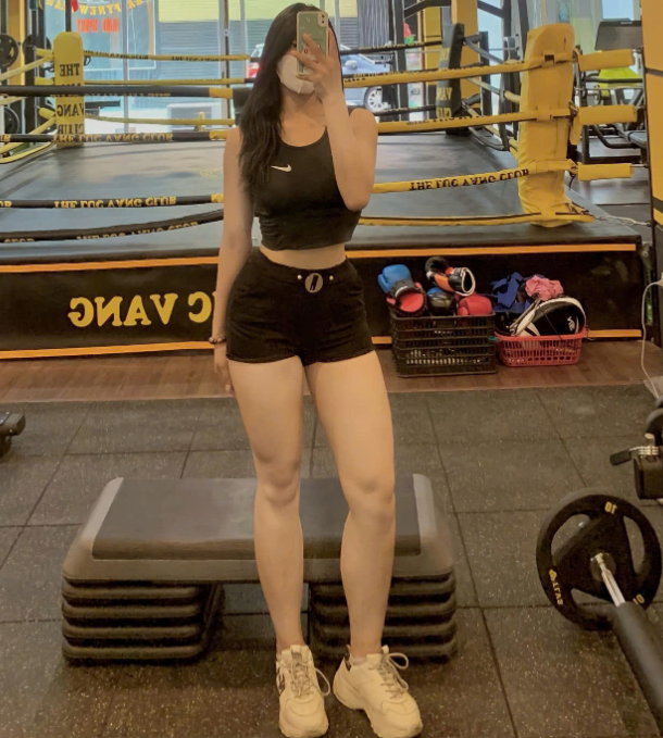 Chia sẻ với truyền thông, đô vật xinh đẹp bày tỏ rằng bản thân vẫn chưa có người yêu. Cô hé lộ gu nửa kia là kiểu bạn trai cao, gầy, không hút thuốc, biết nấu ăn và chơi thể thao, có thu nhập ổn định, hoạt ngôn.