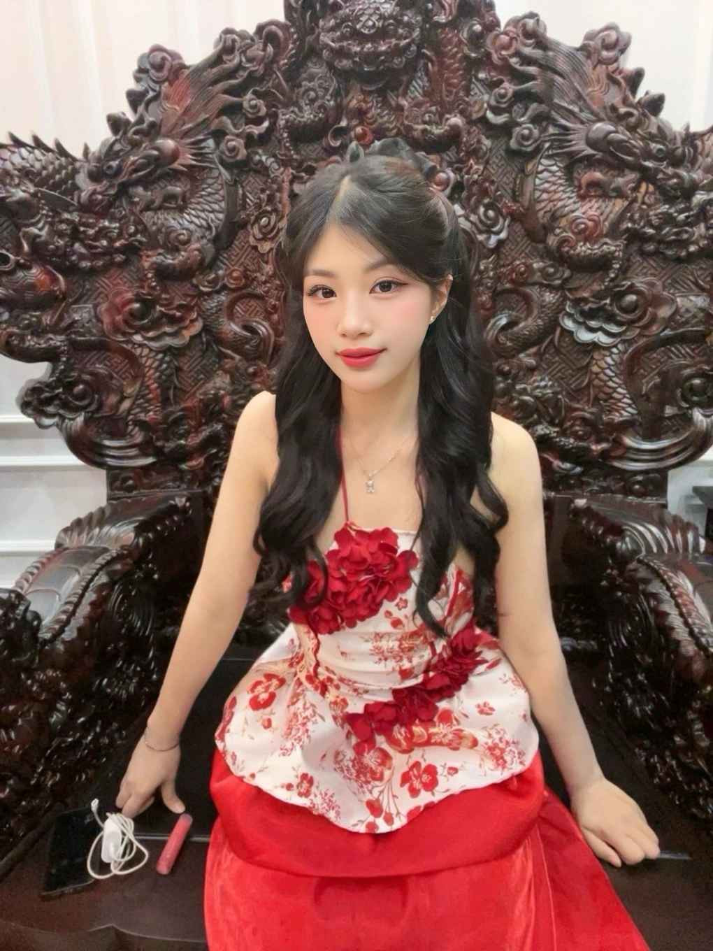 Trong quá khứ, Anh Thơ từng được tuyển chọn đi đào tạo môn vật chuyên nghiệp nhưng trong quá trình tập luyện, cô nàng nhận thấy bộ môn này khá vất vả và không phù hợp với bản thân.