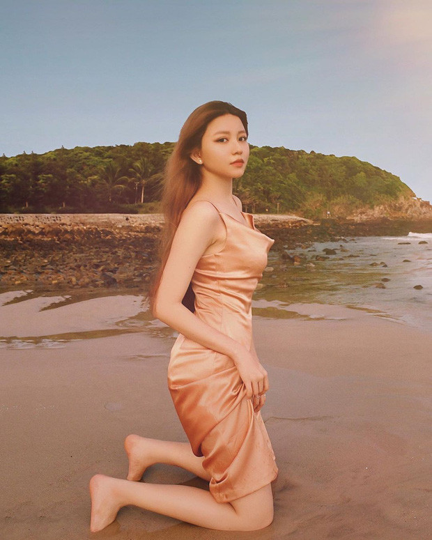 Hot girl tiếp theo khiến dân tình đứng ngồi không yên khi khoe ảnh đi biển mới chớm hè đó là Bâu.