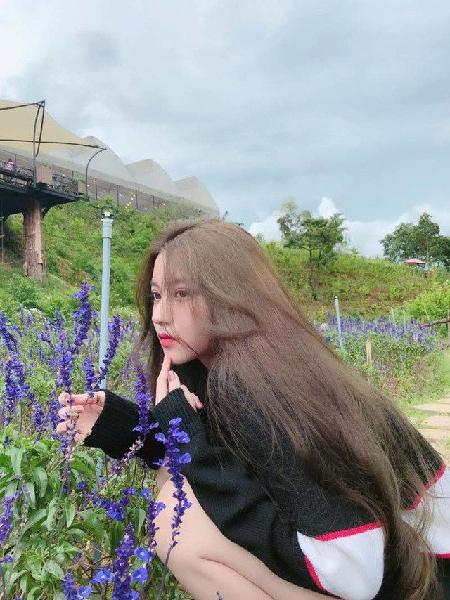 Bâu thường xuyên có kỳ nghỉ cùng cha mẹ và bạn bè ở vùng đất này. Thậm chí, cô nàng còn đòi chuyển ra ngoài biển ở vì quá thích vùng biển.