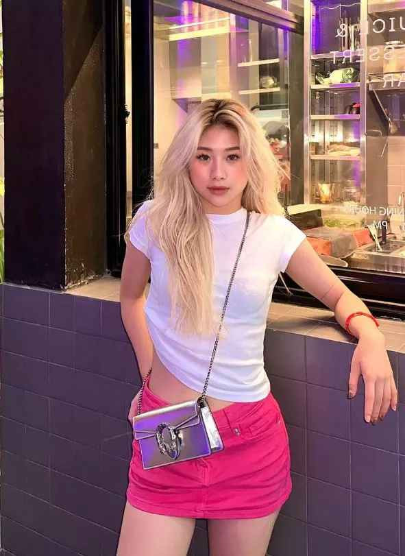 Sau đó, Như Phương kết hợp nhiều hơn với các TikToker nổi tiếng khác như Võ Nữ Ngân Hà, Viên Vibi, Misthy, Xuân Ca,... lấn sân từ clip sáng tạo nội dung đến livestream bán hàng.