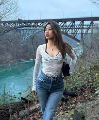 Phạm Như Phương (nickname Louis Phạm, SN 2003) là một trong những hot girl được chú ý nhiều nhất thời gian gần đây. Trước khi hoạt động mạnh mẽ với vai trò TikToker, KOL, cô là VĐV đội tuyển Thể dục dụng cụ.