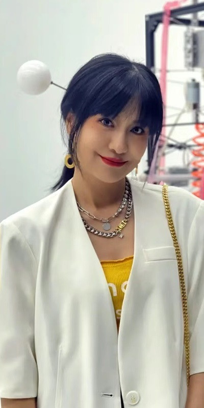 Với việc thành công giấu nhẹm tuổi tác của mình, Tina được rất nhiều chị em “xin vía” và học hỏi bí quyết.