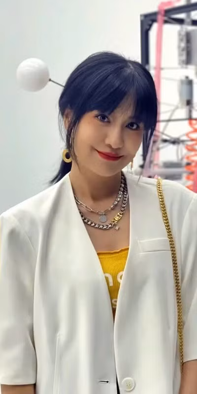 Với việc thành công giấu nhẹm tuổi tác của mình, Tina được rất nhiều chị em “xin vía” và học hỏi bí quyết.