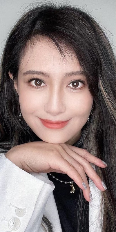 Hiện tại nhan sắc của Tina vẫn khiến nhiều người bàn tán xôn xao.