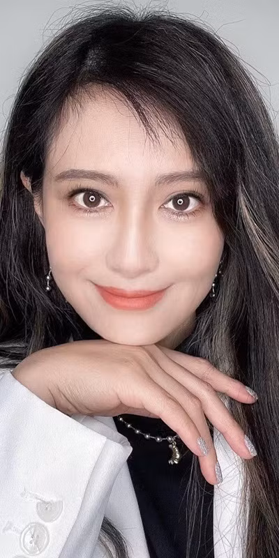 Hiện tại nhan sắc của Tina vẫn khiến nhiều người bàn tán xôn xao.