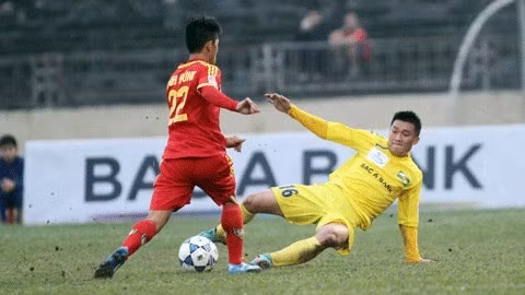 Trong trận đấu giữa SLNA với Hùng Vương An Giang trên sân Vinh tại Vòng 7 V-League 2014, hậu vệ Trần Đình Đồng vào bóng bằng cả 2 chân khiến tiền vệ Anh Hùng bên phía đội khách bị gãy chân, phải đi cấp cứu.