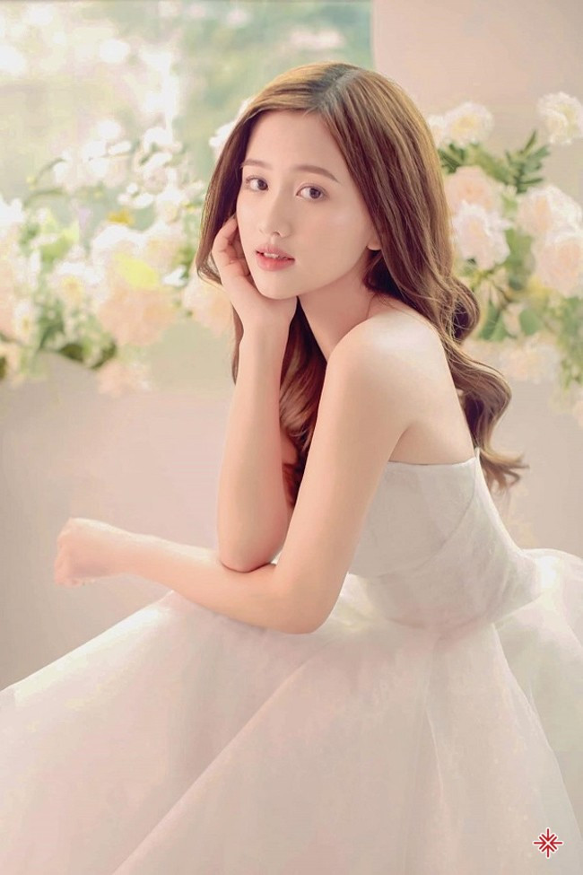 Tên tuổi của Thu Hương được biết đến nhiều hơn từ sau khi giành danh hiệu Hoa khôi Thanh lịch.