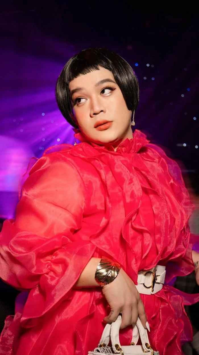 Với thu nhập "khủng" mỗi tháng cũng đủ để Long Chun lo cho bản thân và chăm sóc em trai ruột đang sống cùng.