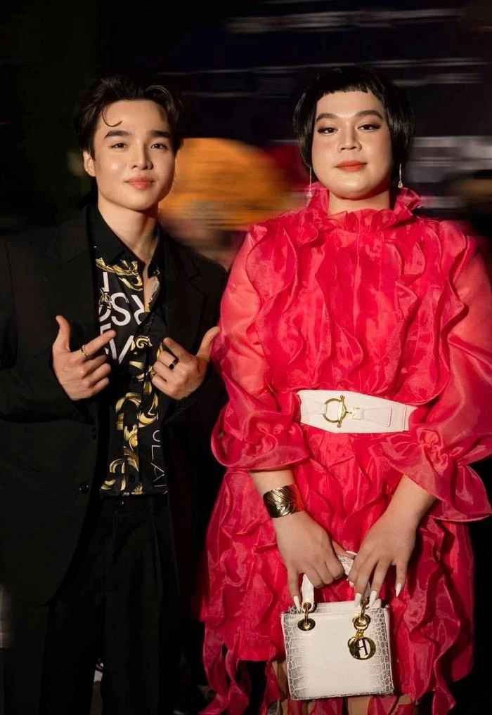 .Long Chun là một nhà sáng tạo nội dung nổi tiếng với kênh TikTok có hơn 6,3 triệu người theo dõi. Đi lên từ nghề diễn, đến nay, anh còn khá thành công trong công việc kinh doanh quán ăn.