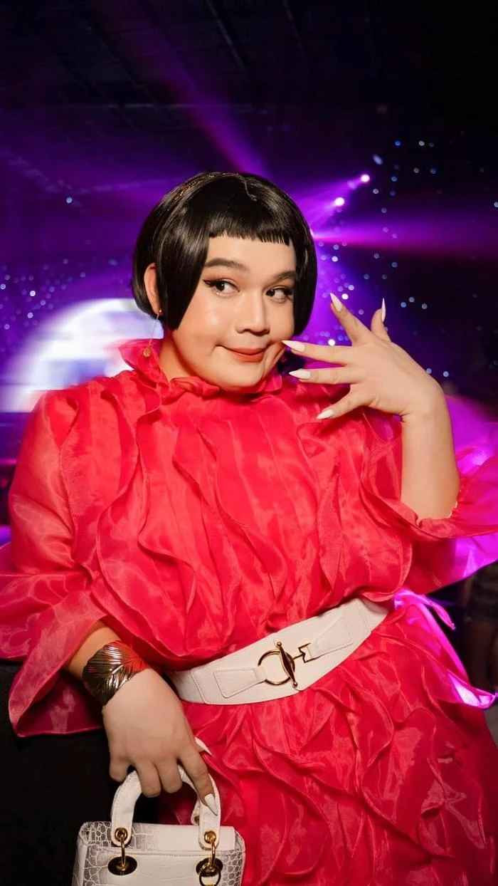 Long Chun đang một mình nuôi em trai ruột. Bé cũng thường xuyên xuất hiện trong clip của nam TikToker.