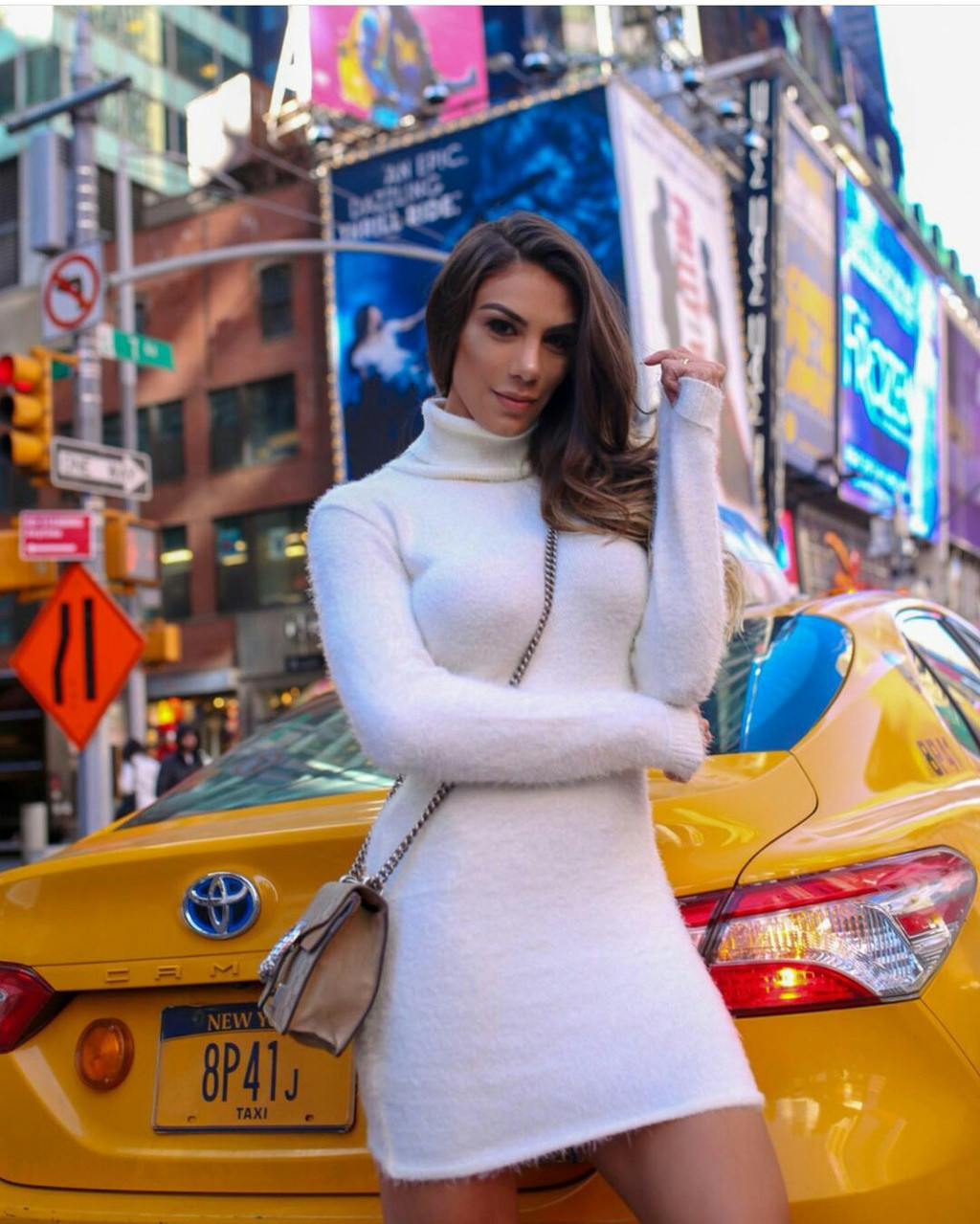 Trả lời phỏng vấn báo chí, Saraiva chia sẻ: "Mọi người thường khen tôi trông thật hấp dẫn, tôi cũng nghĩ vậy. Để đạt được những điều này, bạn cần tự tin và chăm chỉ tập luyện".