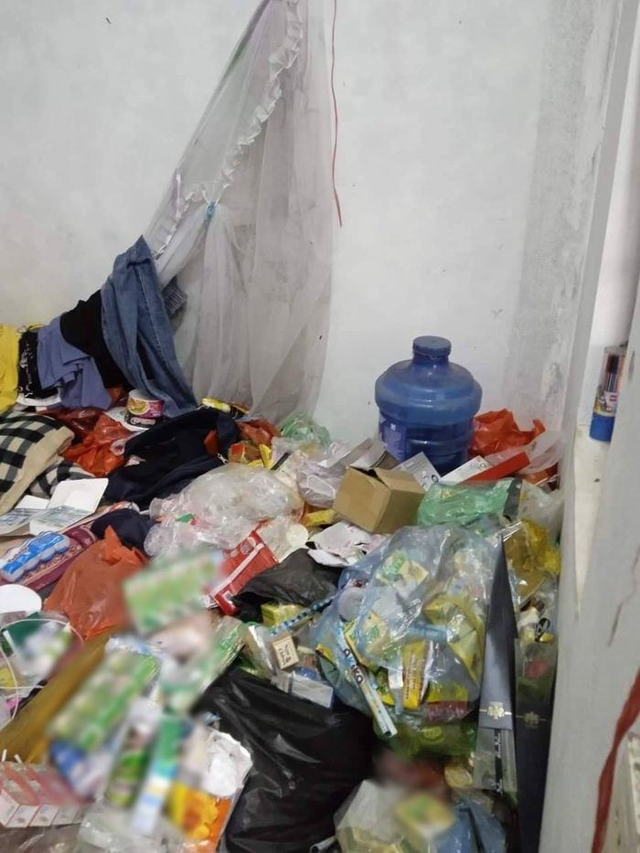 Thay vì dọn dẹp phòng đàng hoàng thì những vị khách ở trọ lại bày bừa với suy nghĩ "mất tiền mua mâm thì đâm cho thủng".