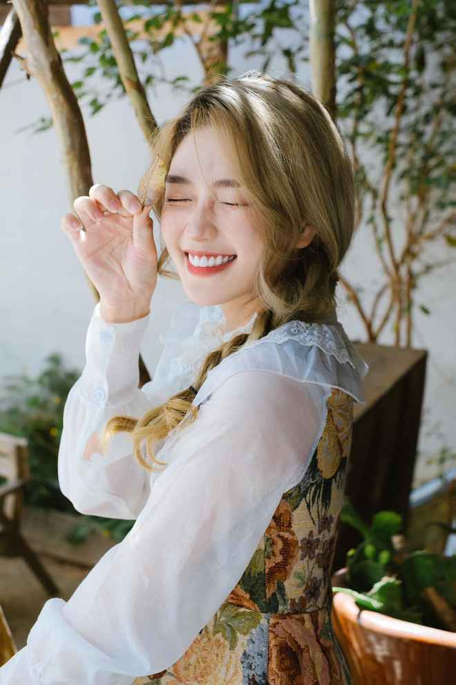 Có một thời gian, An Vy im ắng trên MXH sau đó cô trở lại với vai trò mới là streamer. Hiện tại, hot girl này đang sáng tạo nội dung trên các nền tảng và sở hữu lượt người theo dõi lên tới hơn 690k người.