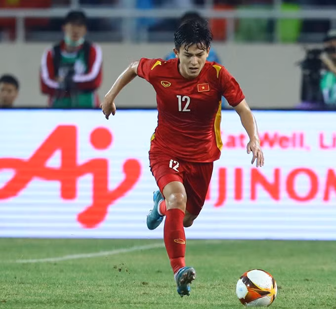 Sự lẫm trong hàng hậu vệ của tuyển Việt Nam rất có thể đến từ cái tên Phan Tuấn Tài. Đây cũng là vị trí gây nhiều tranh cãi trong thời gian qua.