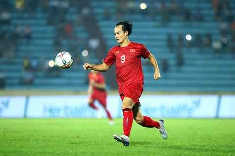 Ở cánh đối diện, Văn Toàn đã có phong độ tốt.