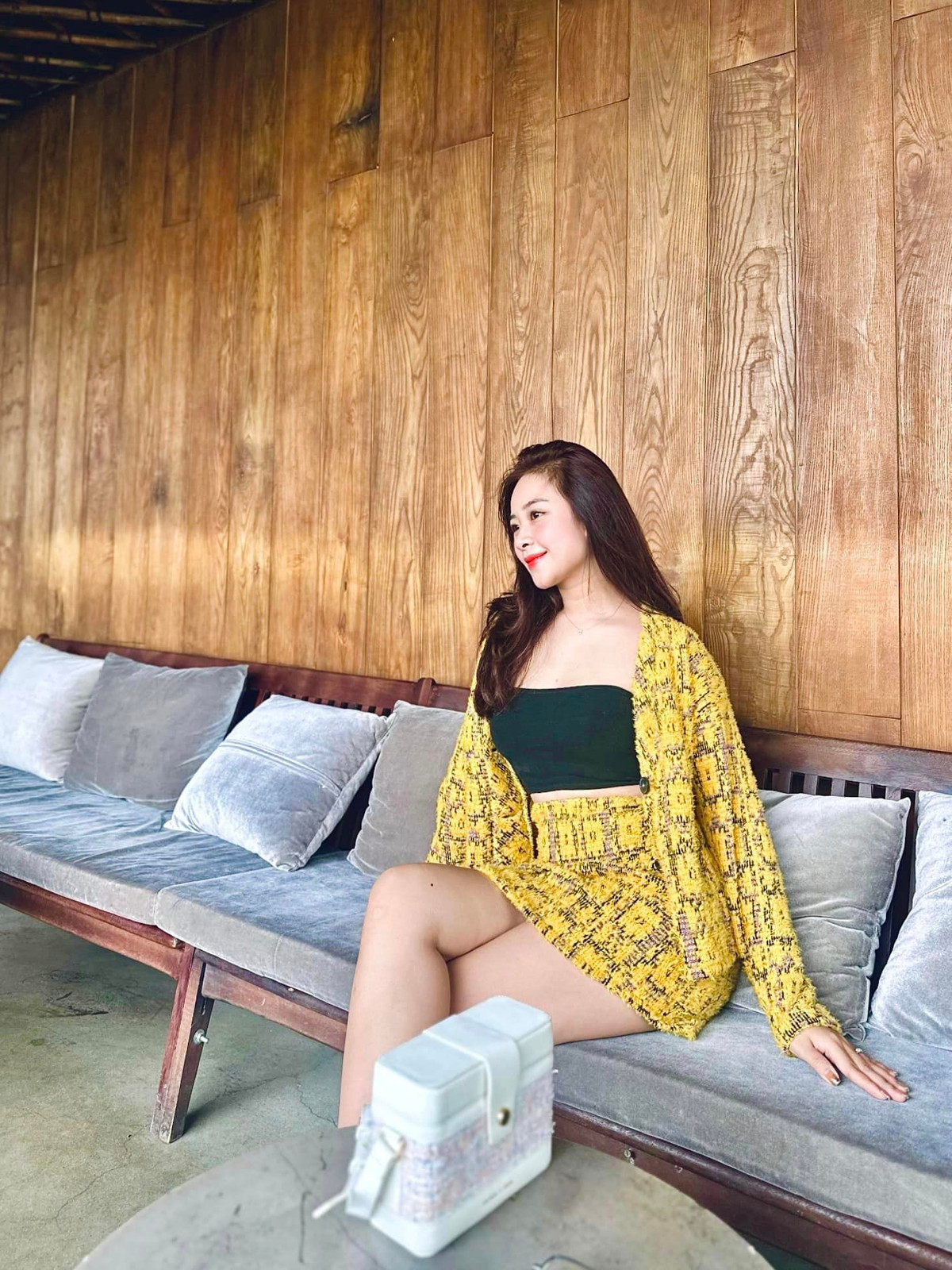 Bên cạnh đó, người hâm mộ cũng dành lời khen tới tiền vệ Phan Văn Đức vì đã thực hiện tốt vai trò “phó nháy”, chụp được những bức ảnh xinh đẹp cho vợ.