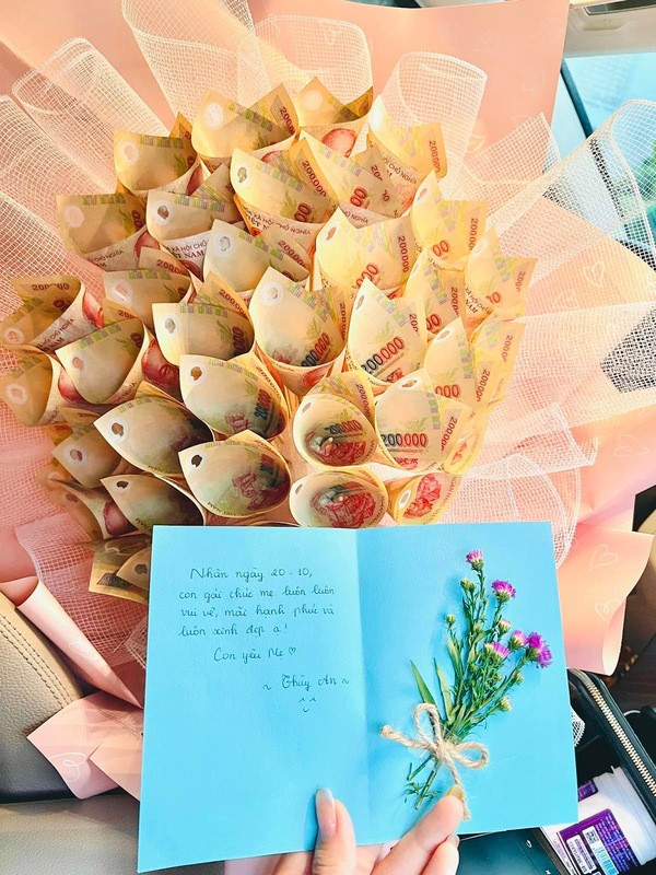 Ngay sau khi đăng tải, những hình ảnh của vợ cầu thủ Phan Văn Đức đã thu hút đông đảo sự chú ý của người dùng mạng xã hội.