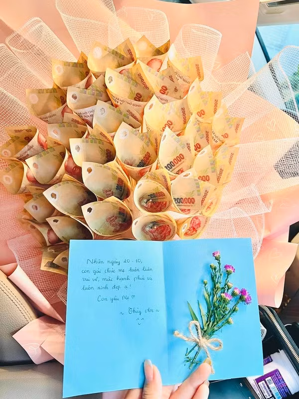 Ngay sau khi đăng tải, những hình ảnh của vợ cầu thủ Phan Văn Đức đã thu hút đông đảo sự chú ý của người dùng mạng xã hội.