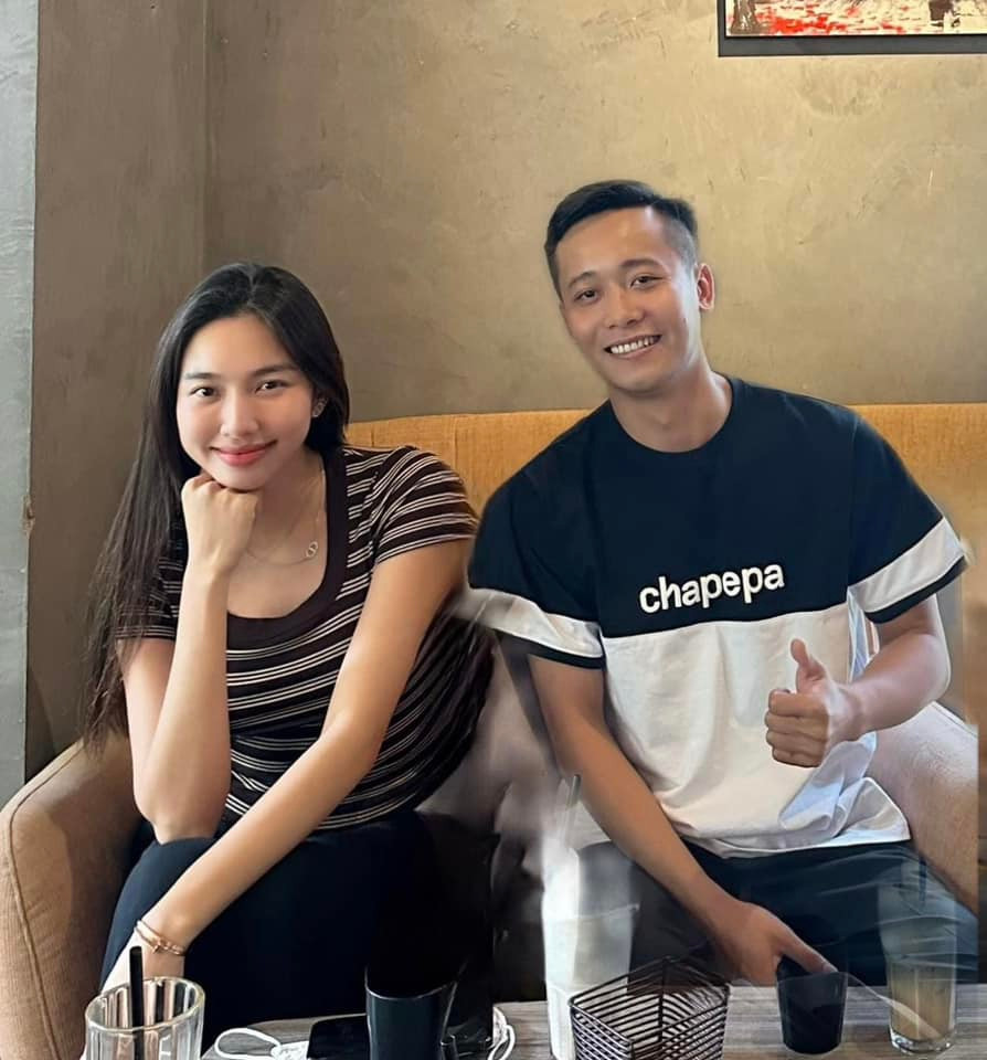 Hồi tháng 4, khi Quang Linh bận rộn với công việc điều hành nông trại, không thu xếp được thời gian về nước, Hoa hậu Thùy Tiên đã thay mặt anh đi khảo sát địa điểm xây dựng trường ở bản Huồi Măn, xã Nhôn Mai, huyện Tương Dương, tỉnh Nghệ An. Ngôi trường gồm 3 phòng học, 2 phòng nội vụ và 1 phòng vệ sinh.