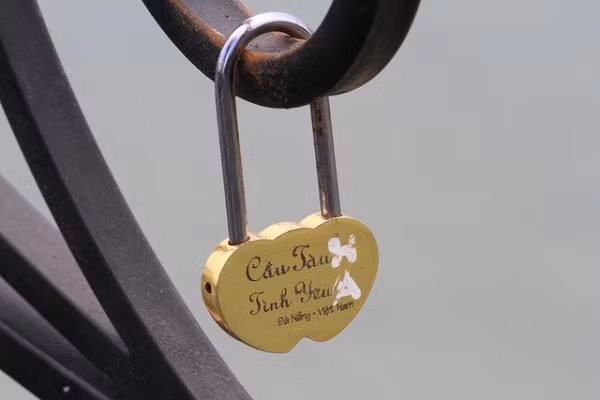 Quá bức xúc với hành xử vô duyên của nam thanh niên tên T., cộng đồng mạng đồng loạt phản ứng.