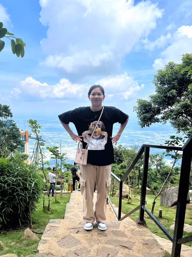 Hoá ra đằng sau lớp áo phông rộng mà Ánh Viên thường diện lại chính là những đường cong săn chắc.