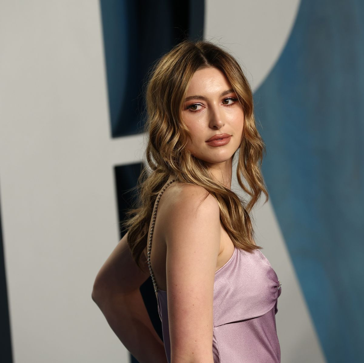 Eve chỉ thi thoảng xuất hiện trong các tuần lễ thời trang và lên mặt báo vì chuyện tình cảm cá nhân.