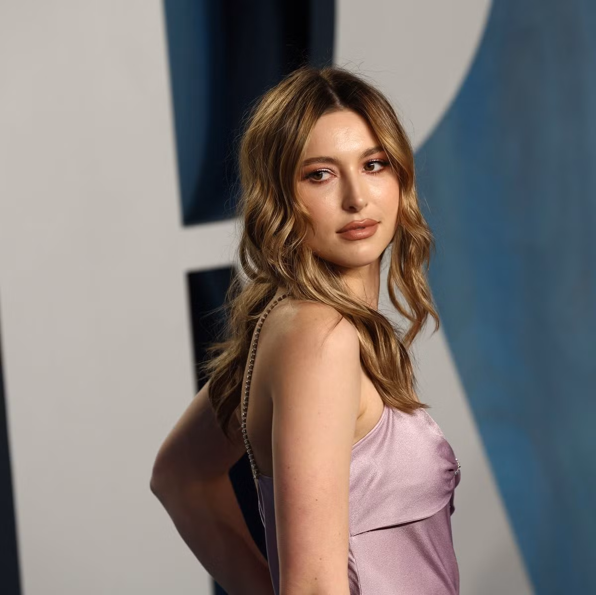 Eve chỉ thi thoảng xuất hiện trong các tuần lễ thời trang và lên mặt báo vì chuyện tình cảm cá nhân.