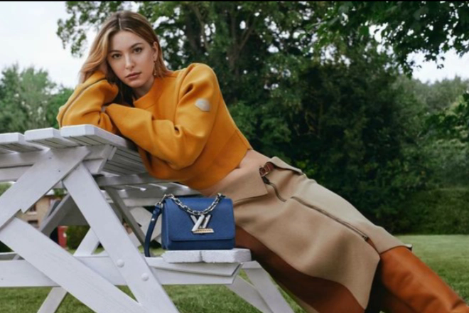 Eve debut làng thời trang một cách rầm rộ vào năm 2020, khi cô chụp ảnh cho Glossier cùng với ngôi sao Euphoria Sydney Sweeney.