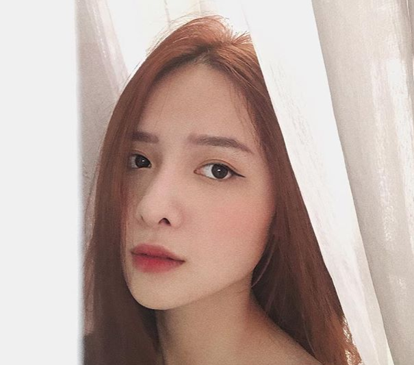 Không chỉ là mỗi bức ảnh “thần thánh” gây “thương nhớ” từ sân bóng, Phương Ngân cũng là một bóng hồng vô cùng nổi tiếng trên mạng xã hội khi tài khoản mạng xã hội của hot girl Việt này có tới hơn 132.000 lượt theo dõi.