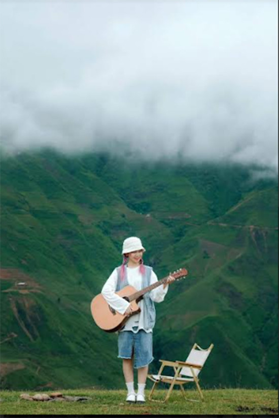 Tà Xùa là một trong những đỉnh núi cao nhất Việt Nam, thuộc huyện Bắc Yên (Sơn La). Bạn có thể đến Tà Xùa bằng xe máy, xe hơi, xe khách hoặc chọn đi tour để có nhiều trải nghiệm hoàn hảo.